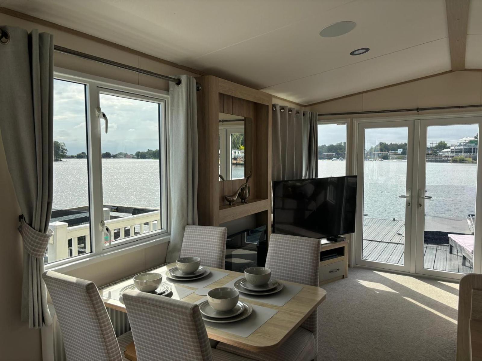Lakeside Holiday Home With Hot Tub 태터셜 외부 사진