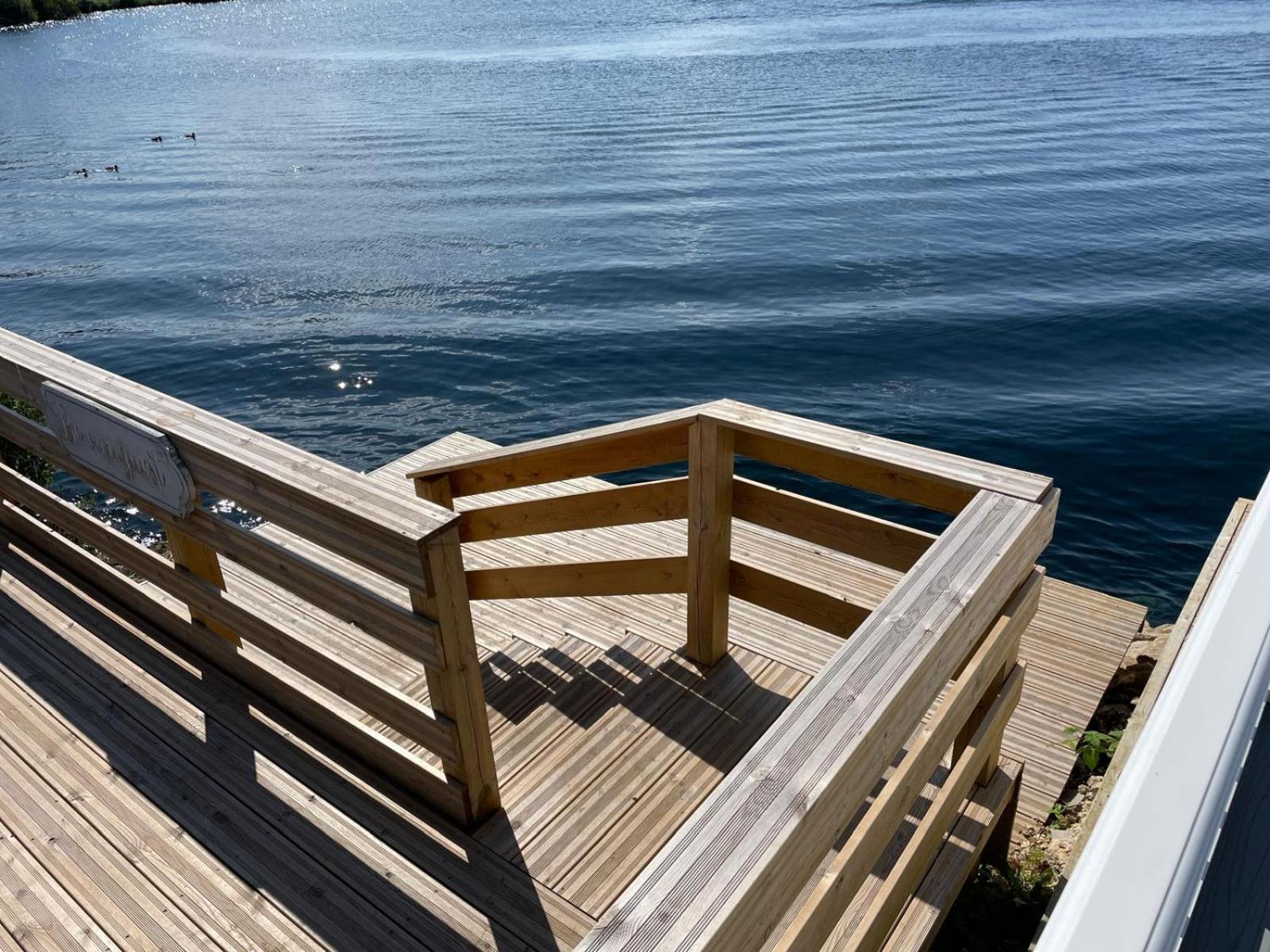 Lakeside Holiday Home With Hot Tub 태터셜 외부 사진