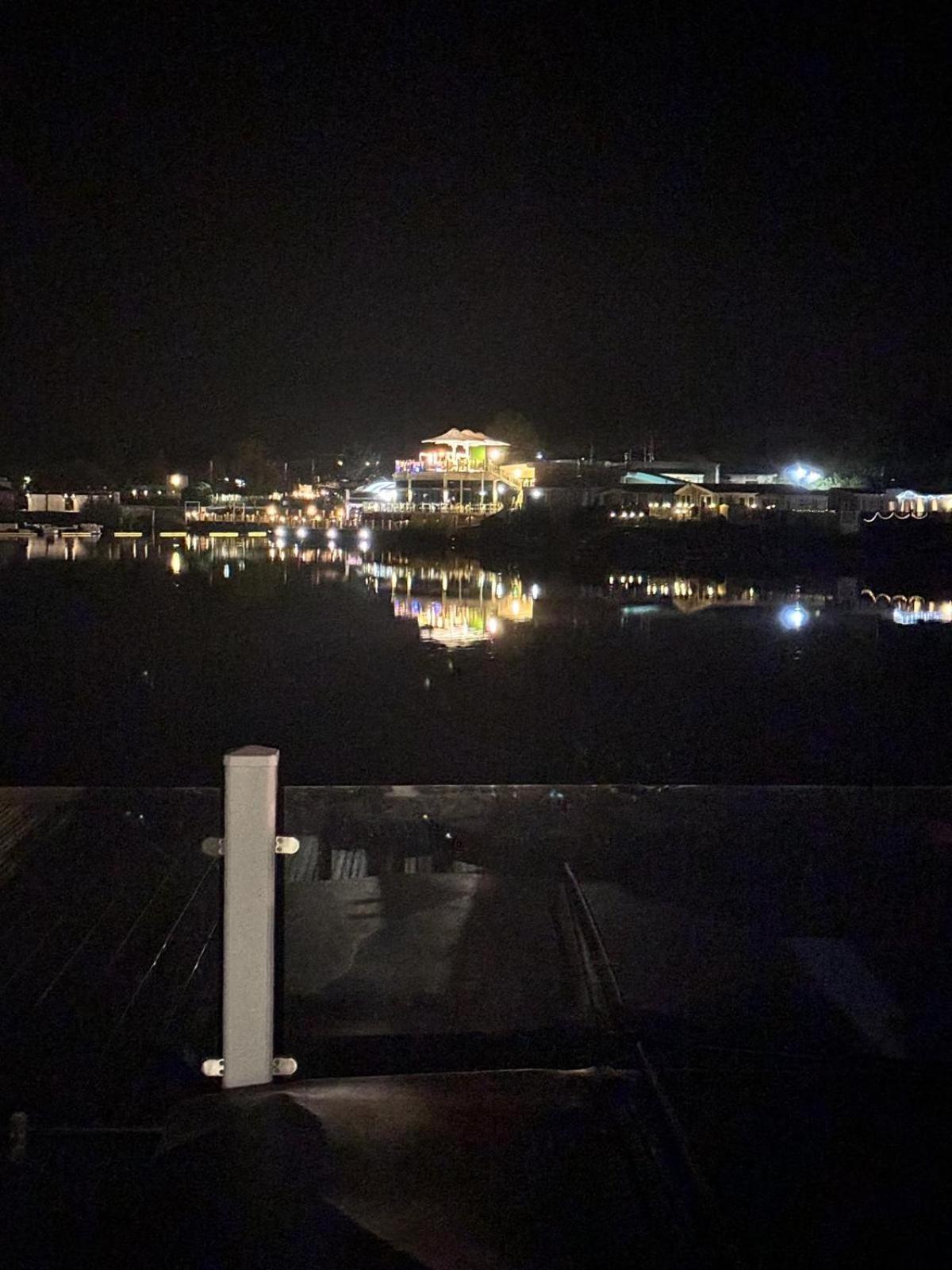 Lakeside Holiday Home With Hot Tub 태터셜 외부 사진