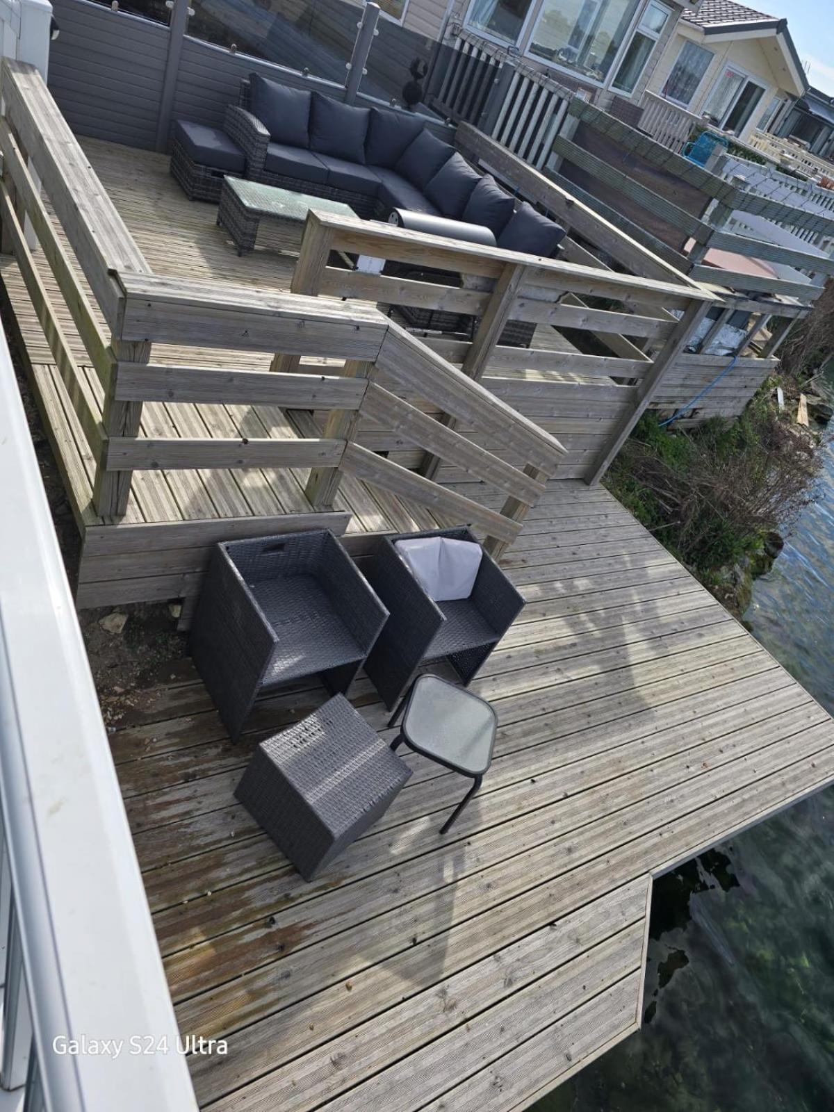 Lakeside Holiday Home With Hot Tub 태터셜 외부 사진